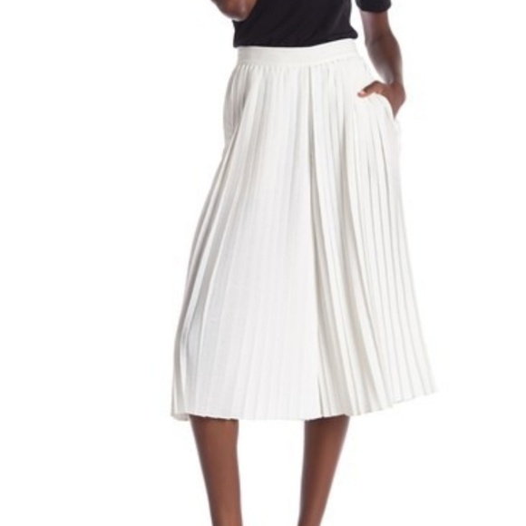 Vince Accordion Pleat Culotte Pants - Picture 4 of 8